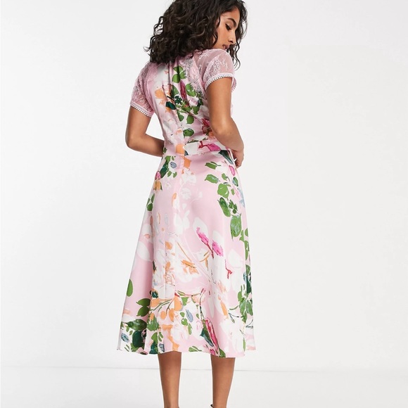 NWT GORGEOUS FLORAL DRESS - Picture 4 of 5